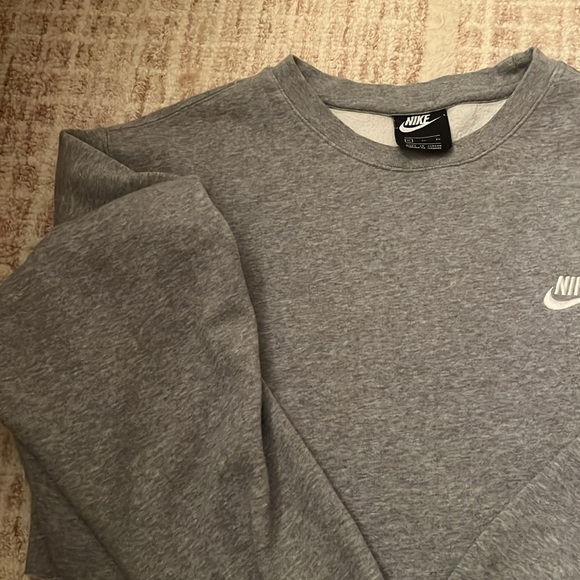 Cropped Gray Nike Crewneck - Picture 7 of 11